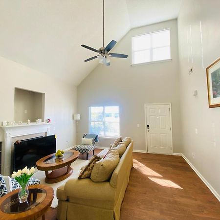 Spacious Room With Shared Bathroom Raleigh Exteriör bild