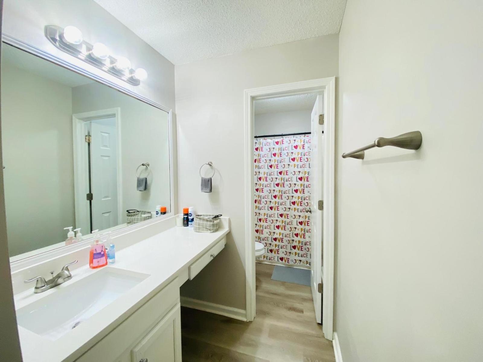 Spacious Room With Shared Bathroom Raleigh Exteriör bild