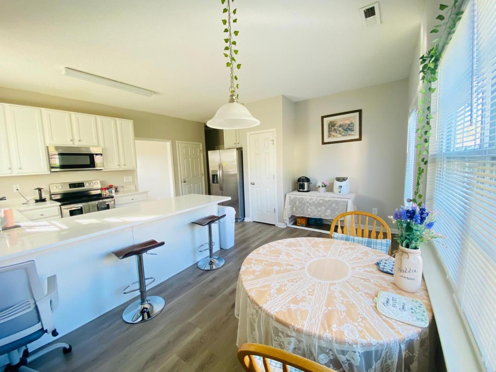 Spacious Room With Shared Bathroom Raleigh Exteriör bild