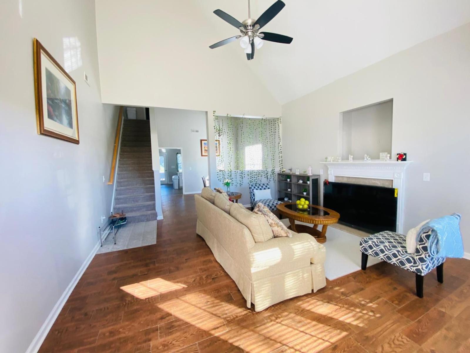 Spacious Room With Shared Bathroom Raleigh Exteriör bild